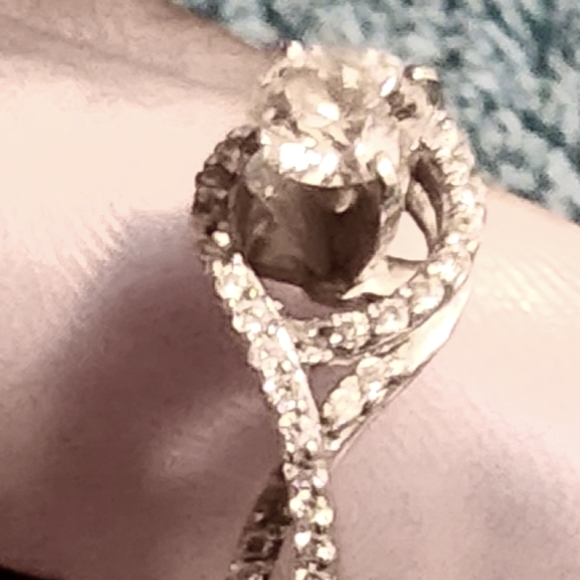 7.5 Engagement/Wedding Ring - Picture 1 of 4